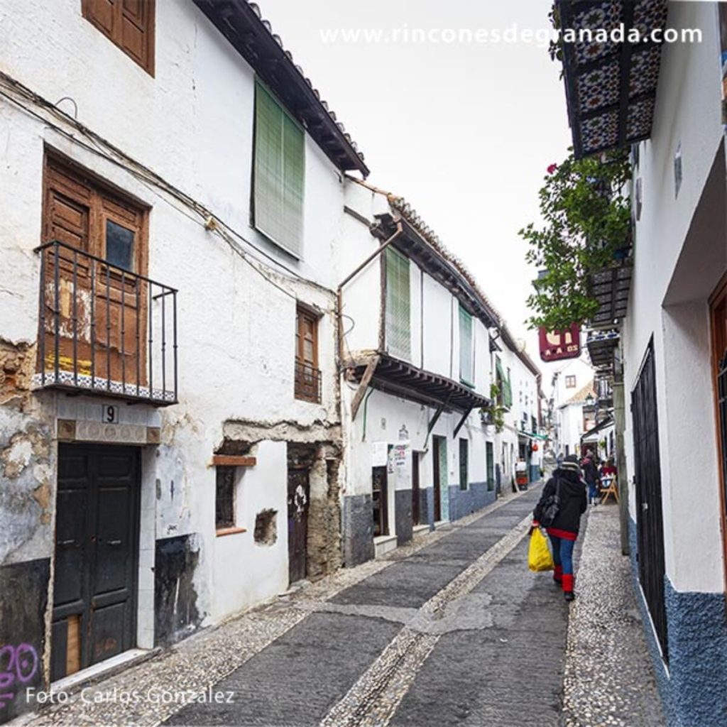 ¿Cuál es el centro de la ciudad de Granada? 1