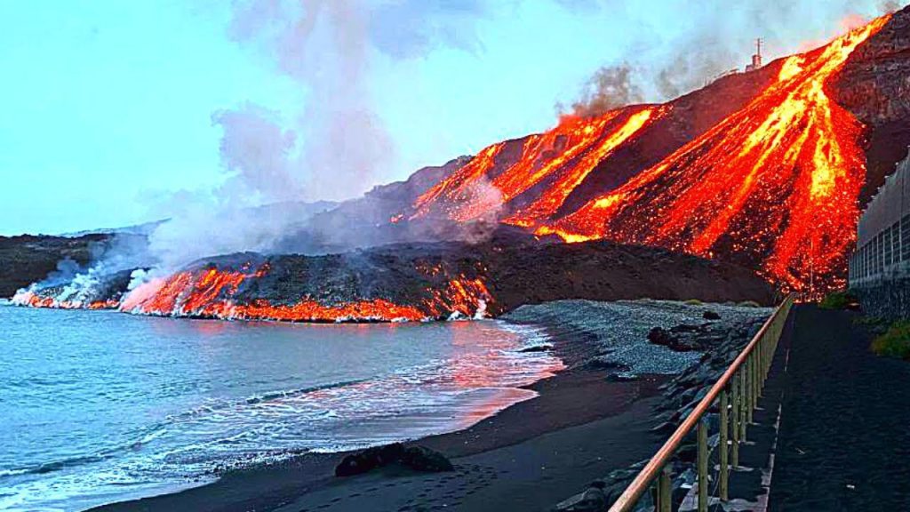 ¿Qué pasa si toca la lava el mar? 7