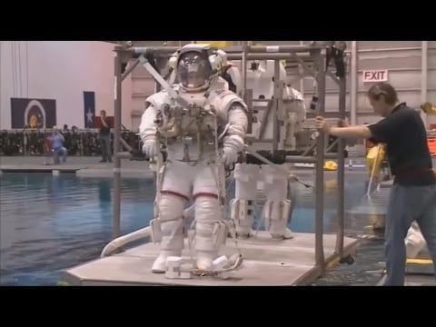 ¿Cuánto oxígeno tiene un traje espacial? 6