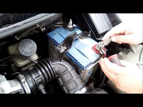 ¿Cómo saber si está descargada la batería de mi auto? 1
